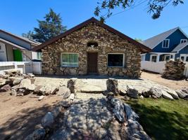 featured image of 3056 Crescent Way