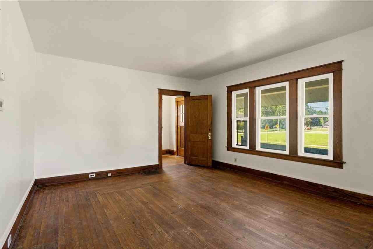 815 W Genesee Ave - Photo 2 of 12