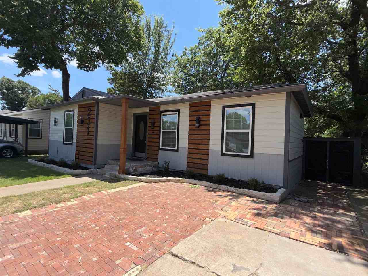 231 Elm St - Photo 3 of 20
