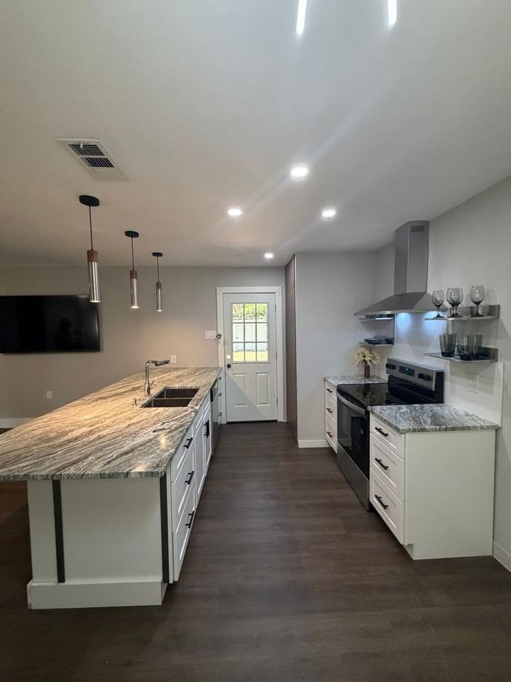 231 Elm St - Photo 5 of 20