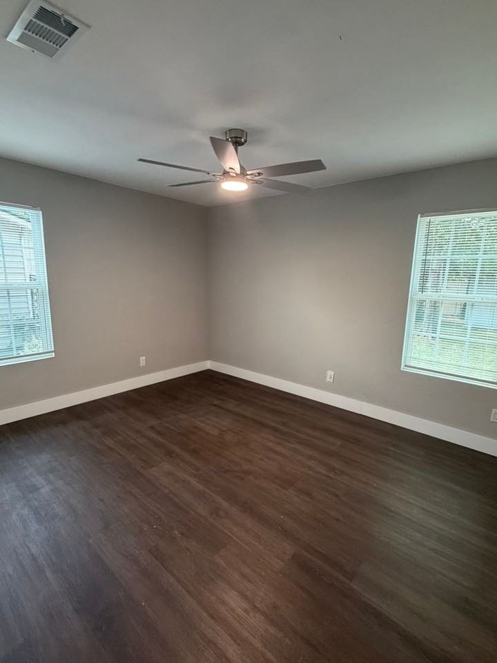 231 Elm St - Photo 7 of 20