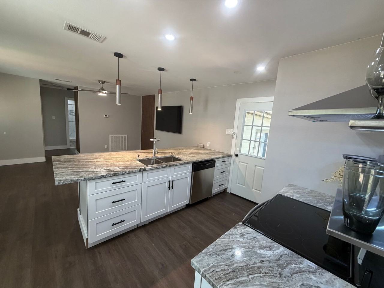231 Elm St - Photo 7 of 18