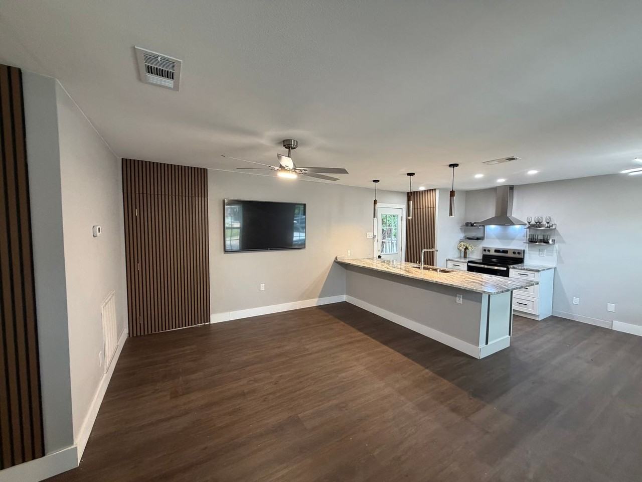 231 Elm St - Photo 4 of 18