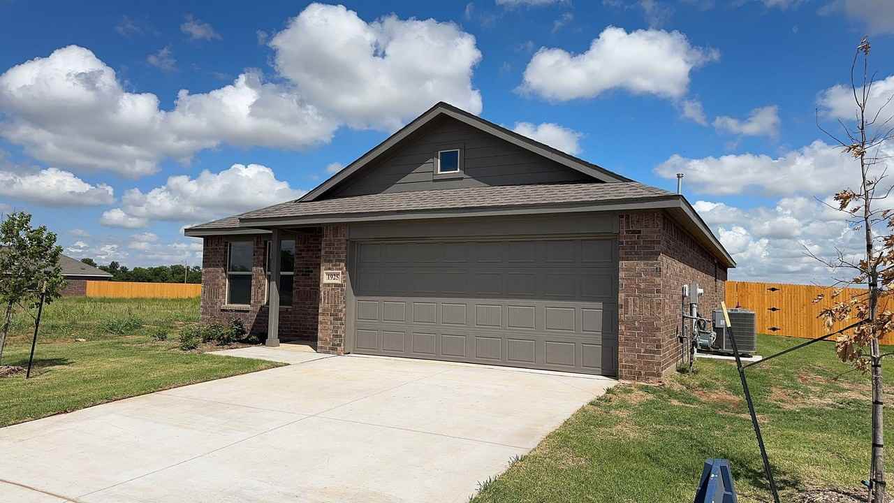 1925 1925 Honey Locust Drive - Photo 2 of 19