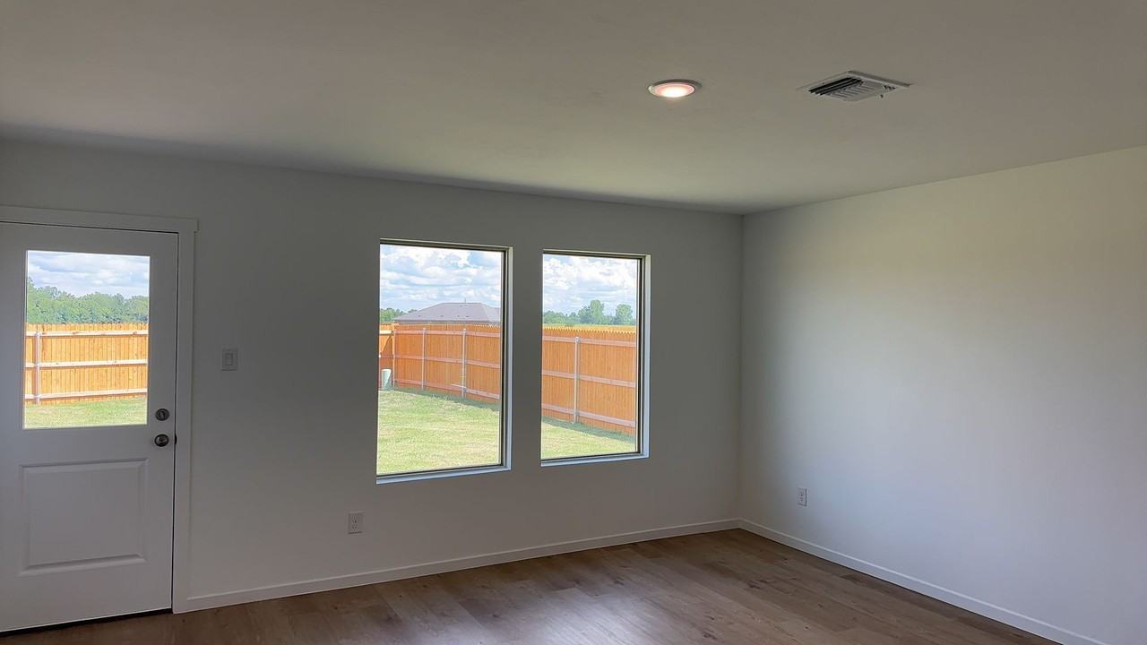 1925 1925 Honey Locust Drive - Photo 4 of 19