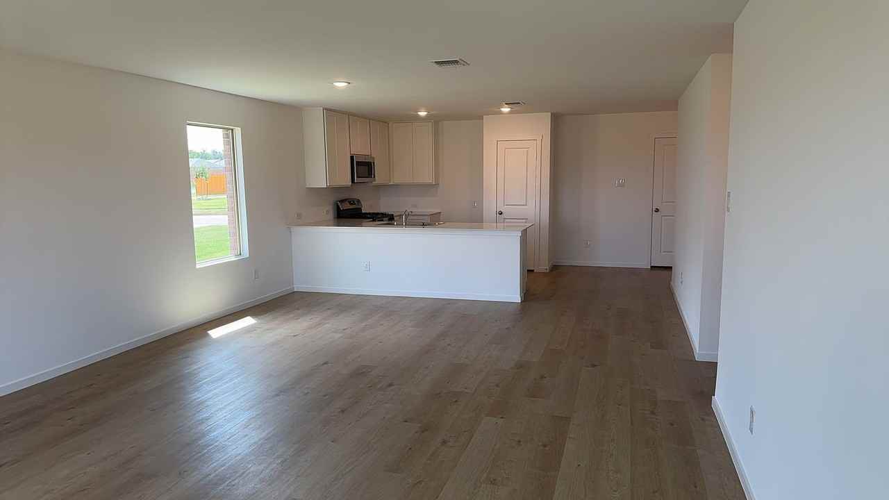 1925 1925 Honey Locust Drive - Photo 5 of 19