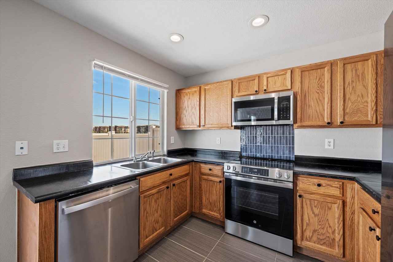 21459 Randolph Pl - Photo 7 of 21