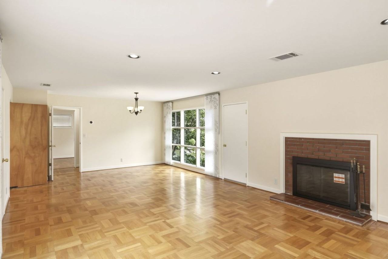 889 Embarcadero Rd - Photo 2 of 15