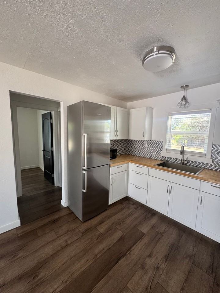 1101 Hawthorne Ave - Photo 6 of 12