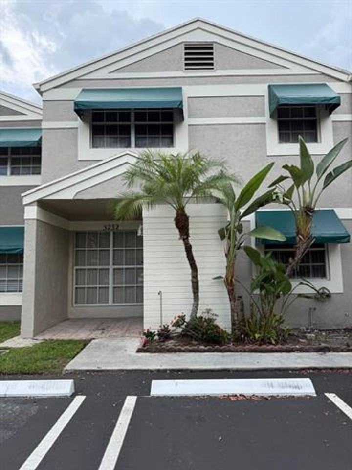 5232 5232 SW 122nd Ter th 5232 - Photo 2 of 31