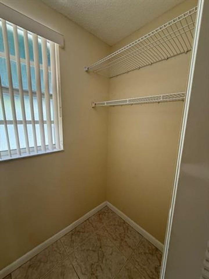 5232 5232 SW 122nd Ter th 5232 - Photo 7 of 31
