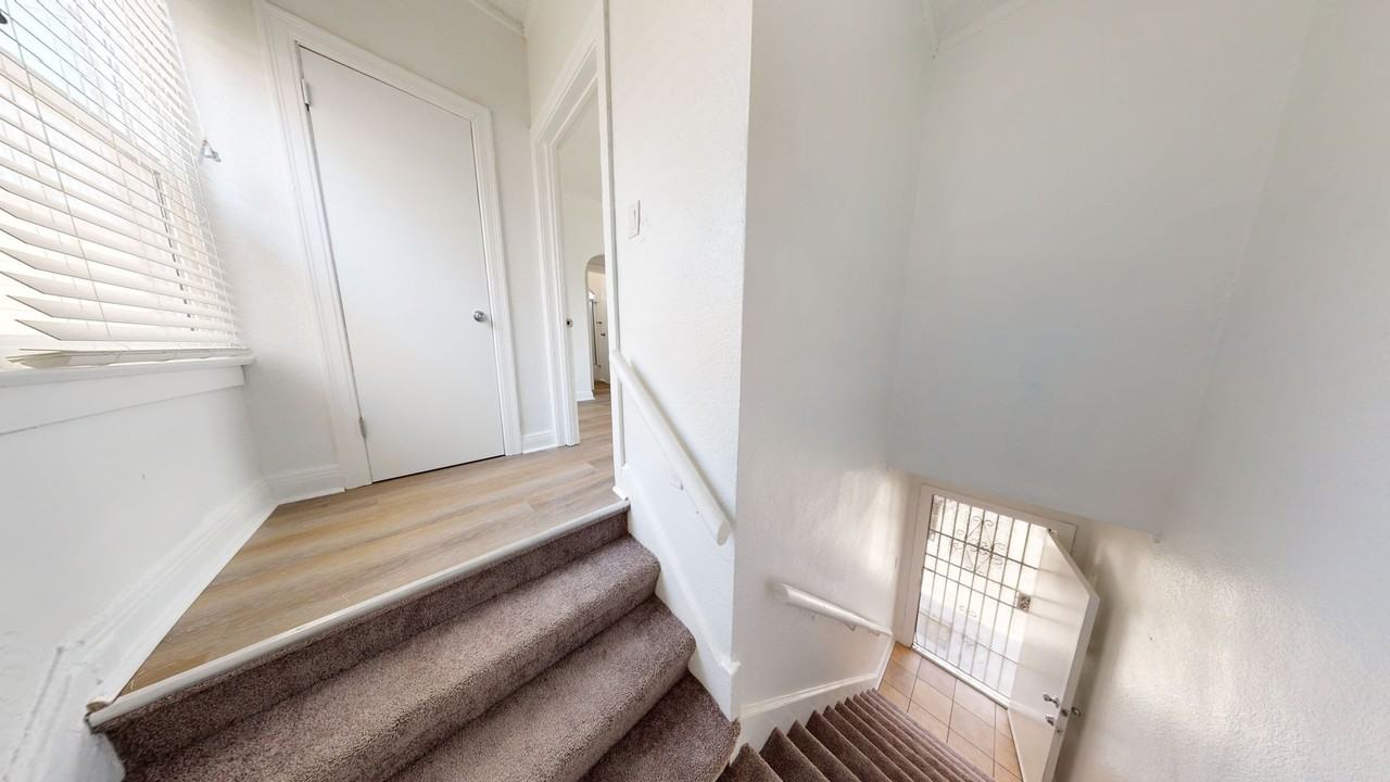 1565 S Hobart - Photo 6 of 26