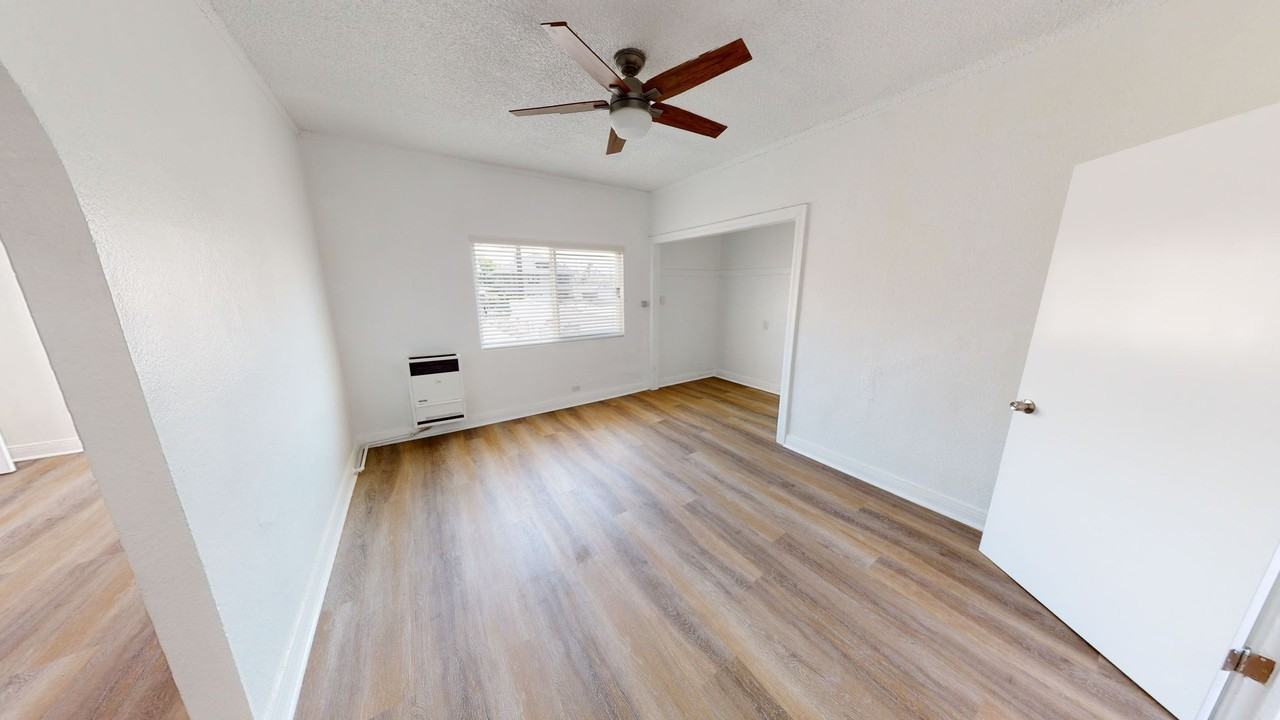 1565 S Hobart - Photo 7 of 26