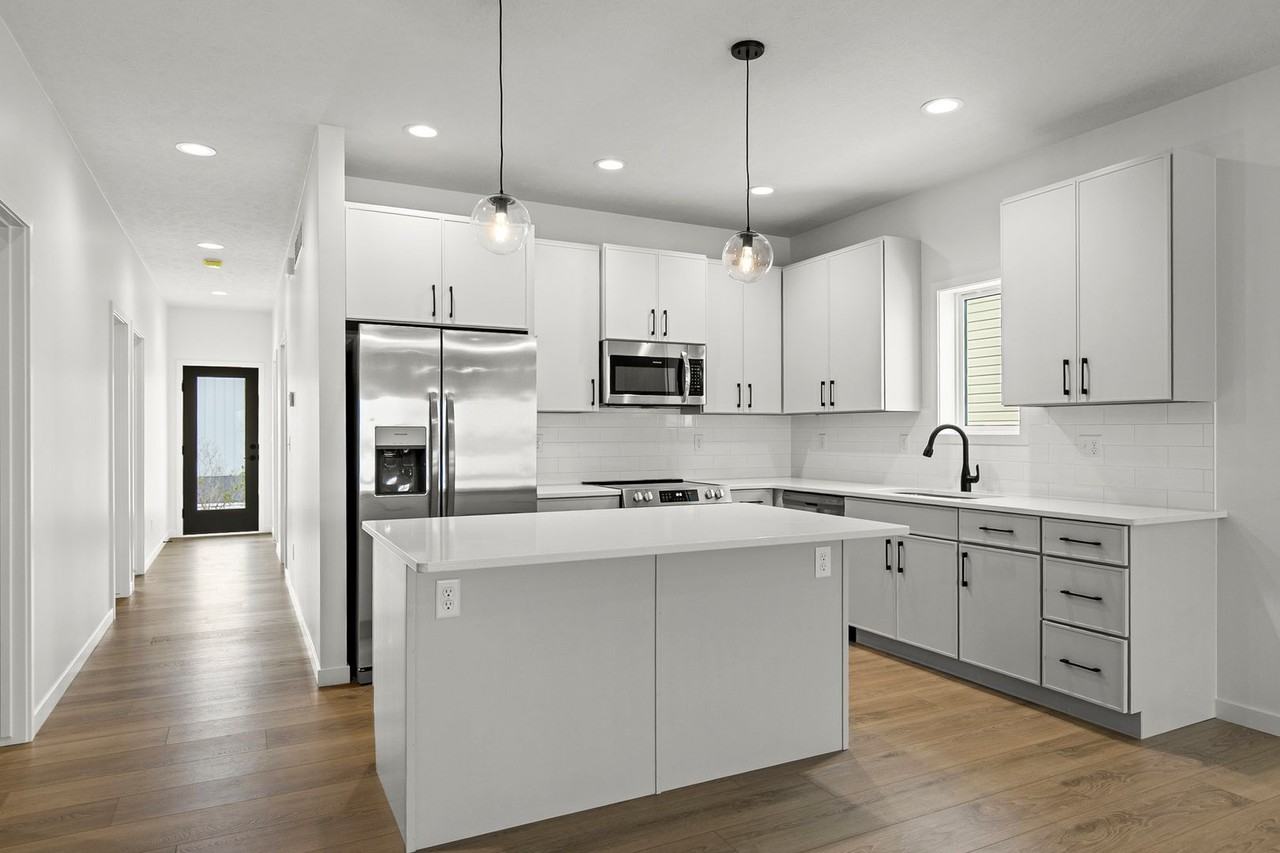1311 Sw 36th St - Photo 2 of 27