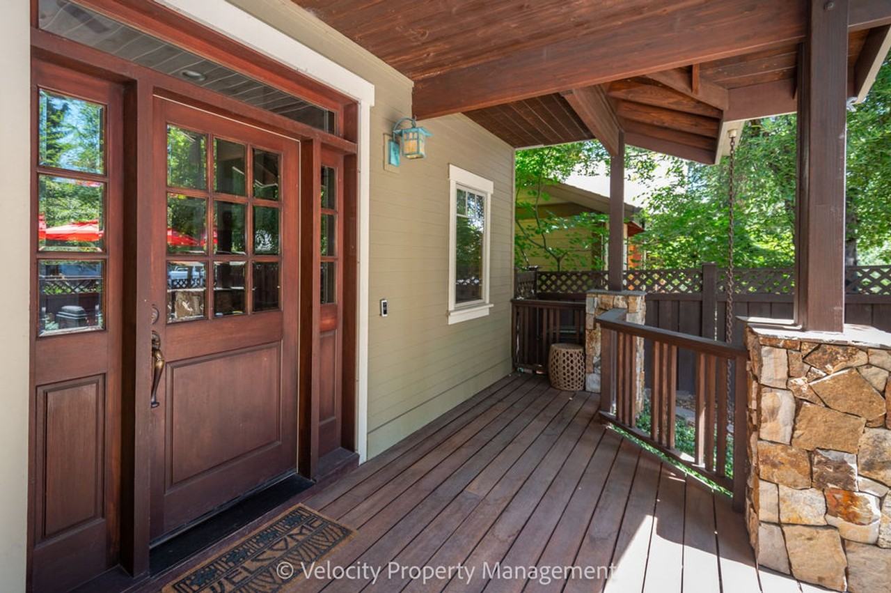 1374 Nw Kingston Ave - Photo 4 of 42