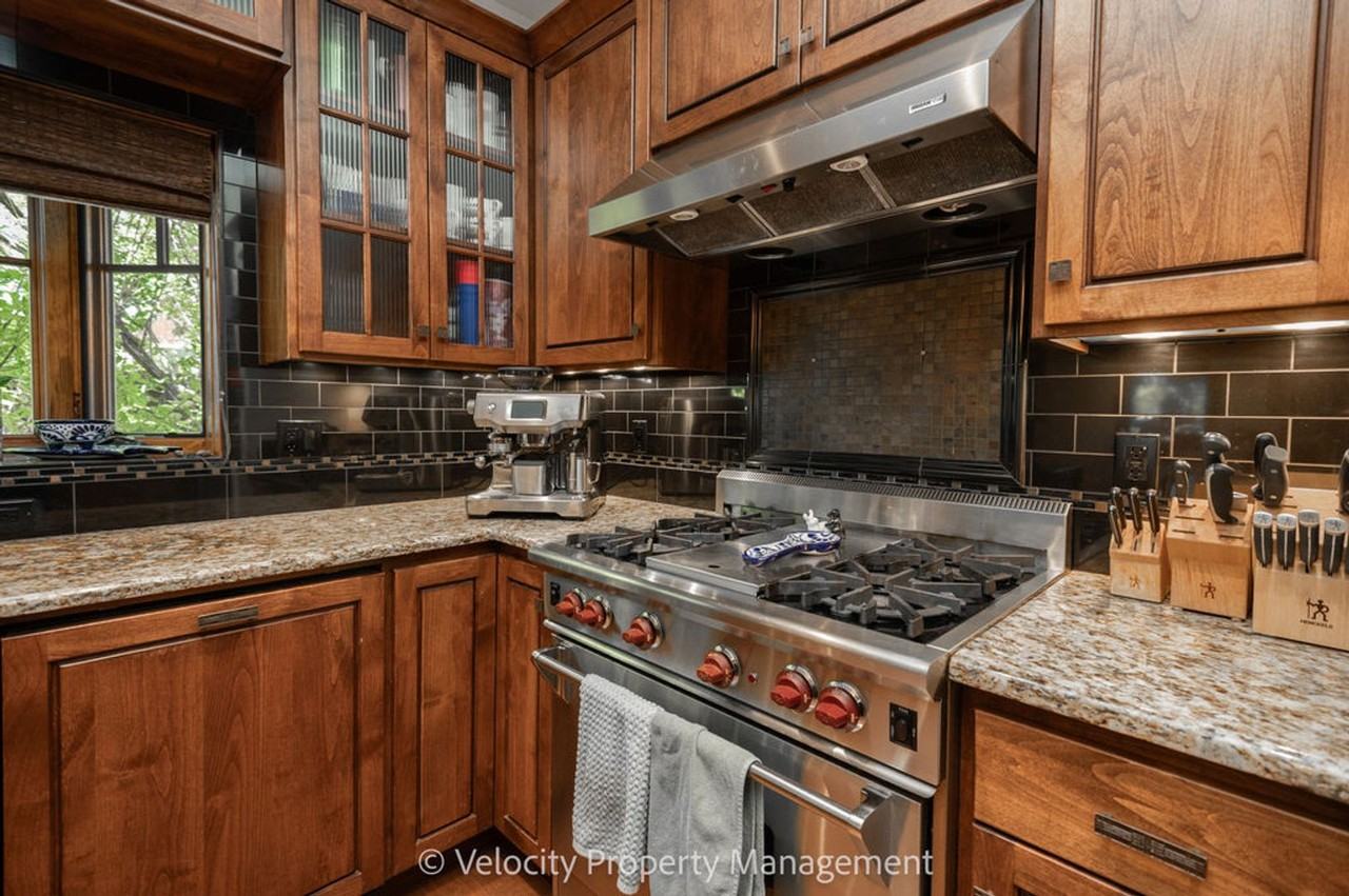 1374 Nw Kingston Ave - Photo 7 of 42