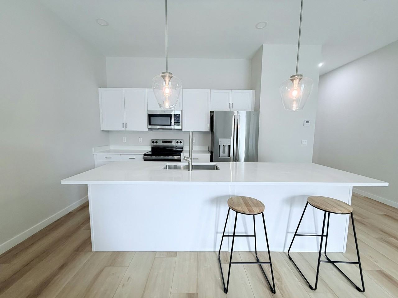 821 16th St N, Unit 103 - Photo 2 of 19