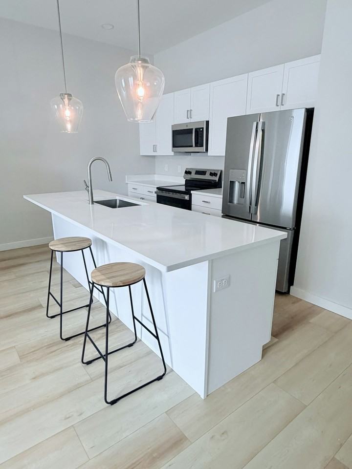 821 16th St N, Unit 103 - Photo 3 of 19
