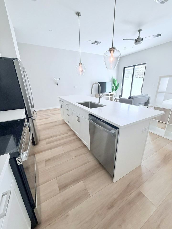 821 16th St N, Unit 103 - Photo 4 of 19