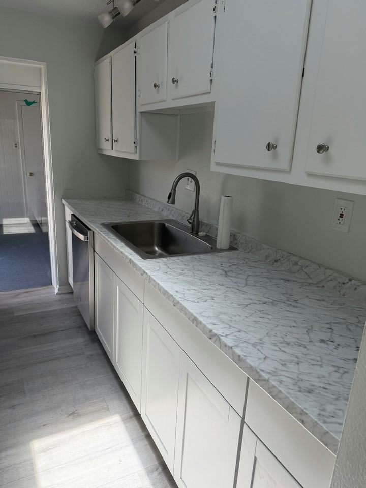 693 John Hancock Ln - Photo 2 of 10
