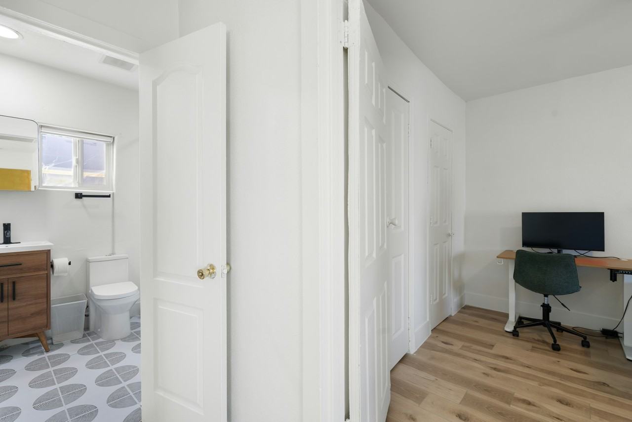 2145 E Sheridan St, Unit B - Photo 2 of 9
