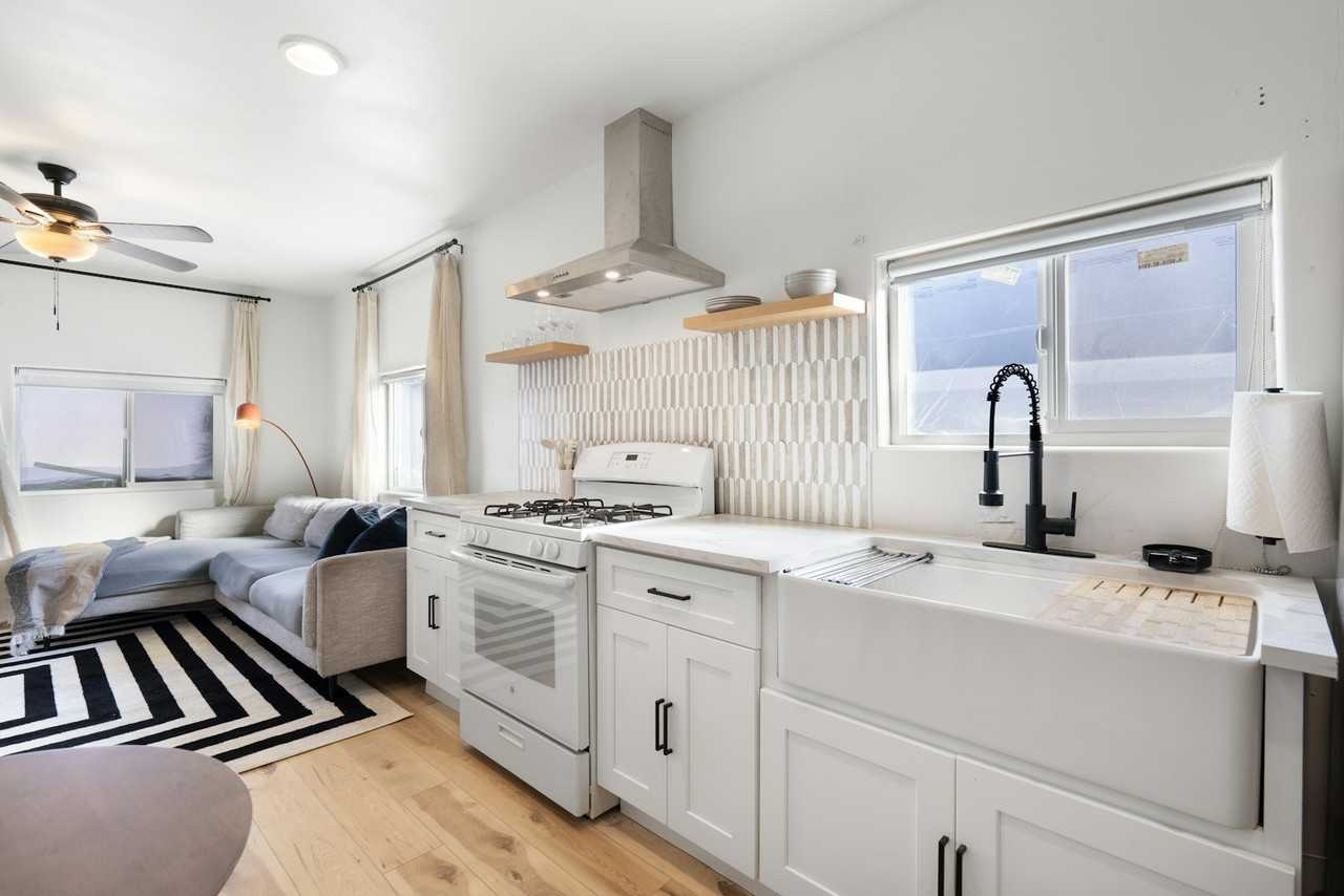 2145 E Sheridan St, Unit B - Photo 4 of 9
