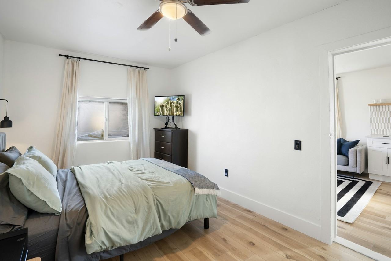 2145 E Sheridan St, Unit B - Photo 5 of 9