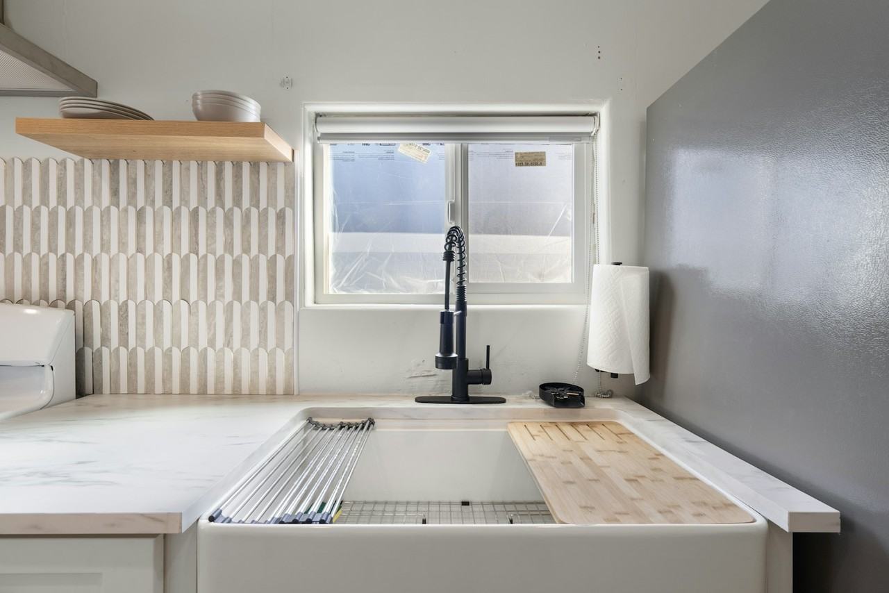 2145 E Sheridan St, Unit B - Photo 6 of 9