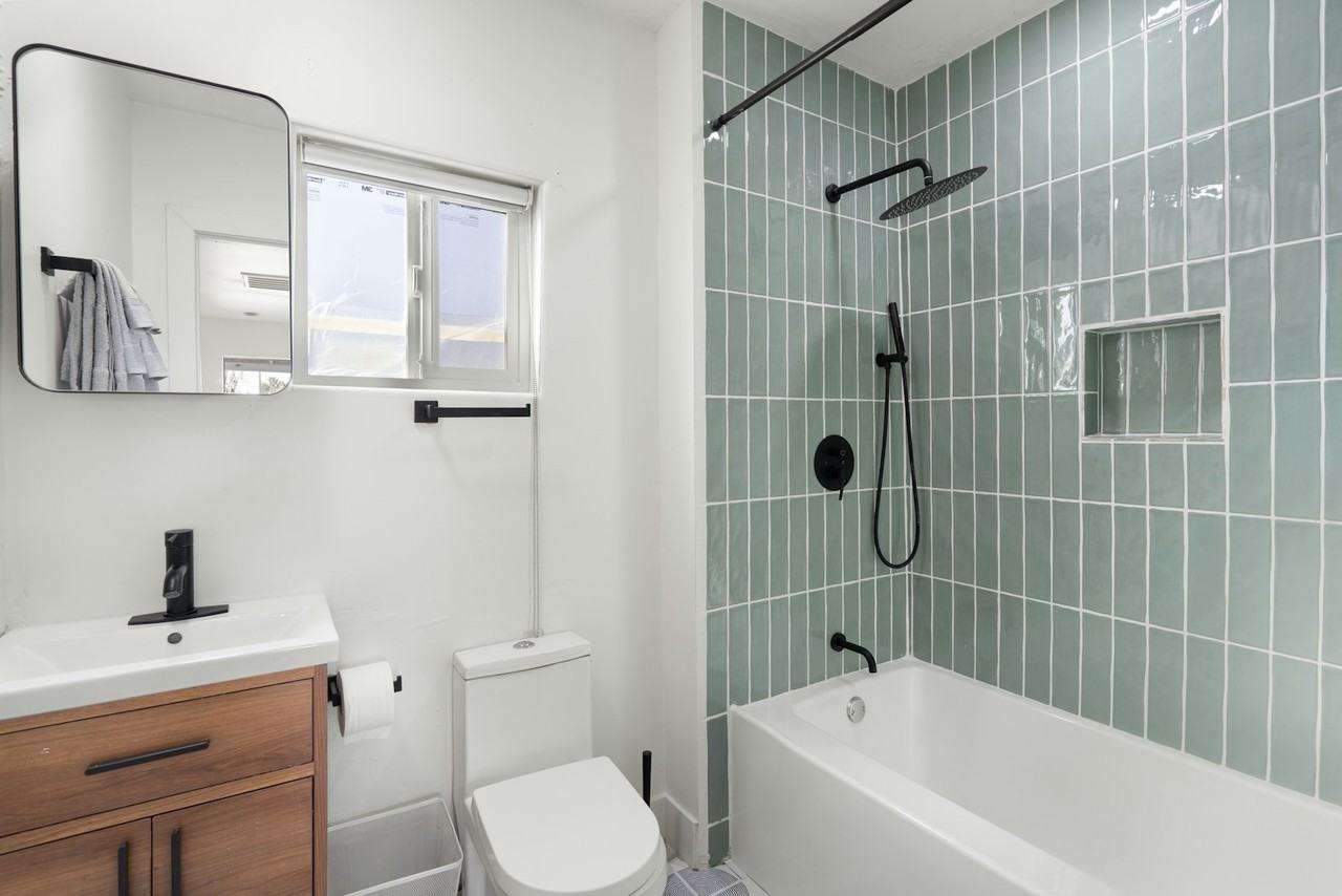 2145 E Sheridan St, Unit B - Photo 7 of 9