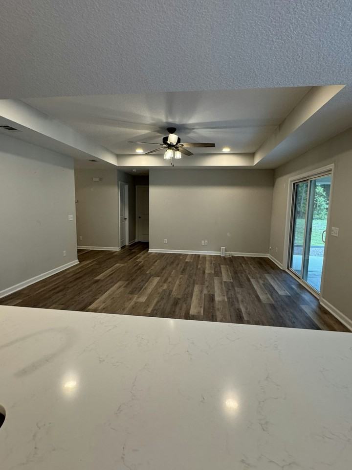 186 Hunters Point Way - Photo 3 of 24