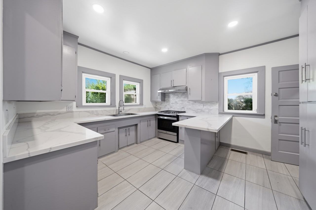 613 N Lucerne Blvd #NA - Photo 5 of 23