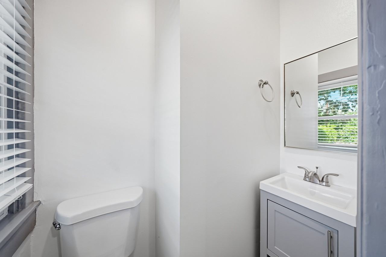 613 N Lucerne Blvd #NA - Photo 7 of 23
