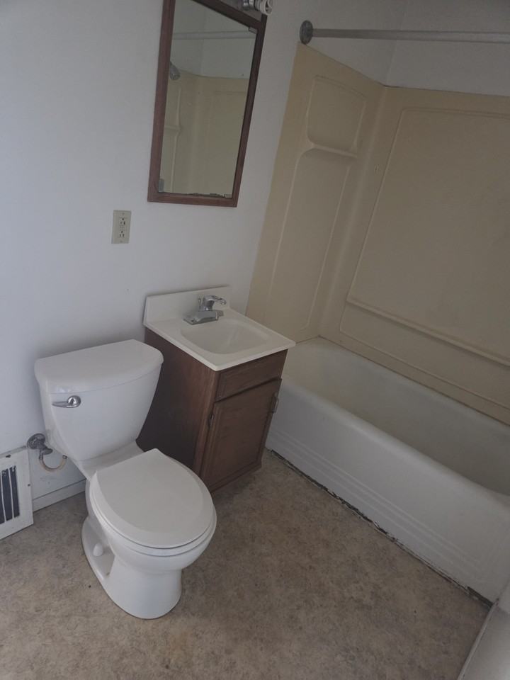 532 Eisenhower Ave - Photo 2 of 6