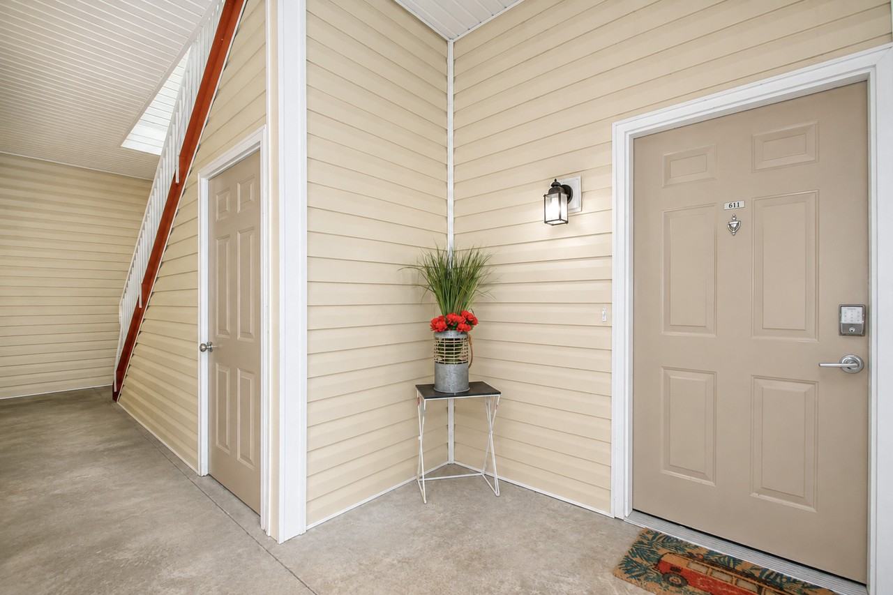185 Sunset Point Dr #611 - Photo 4 of 31