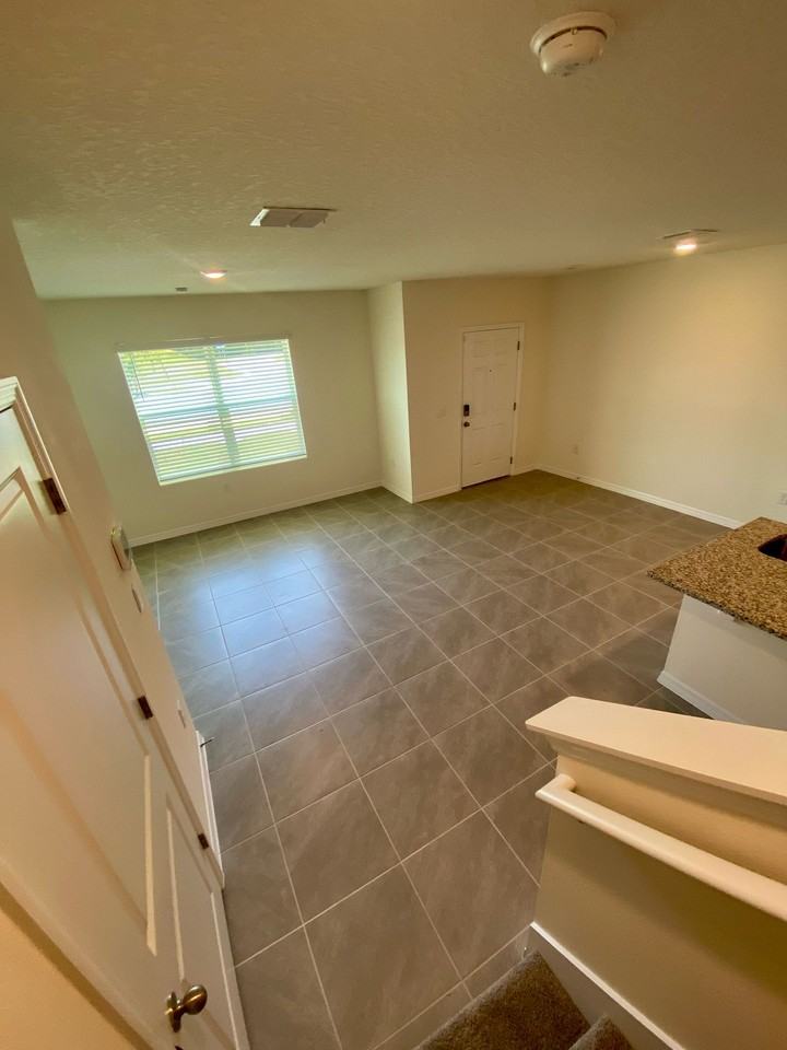392 Preston Cove Dr #392 - Photo 2 of 25