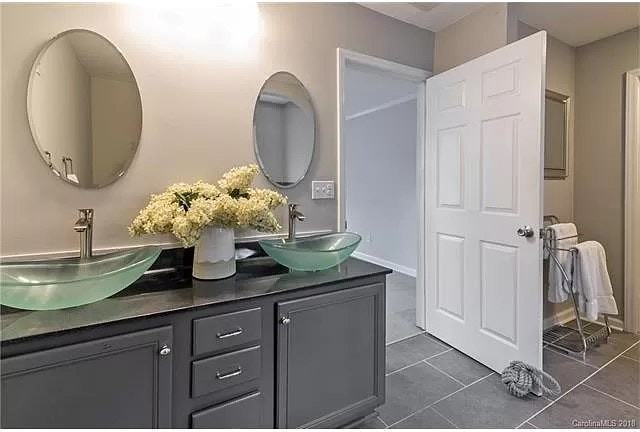 616 South Torrence Street - Photo 2 of 10