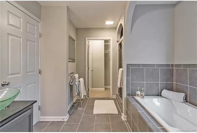 616 South Torrence Street - Photo 3 of 10