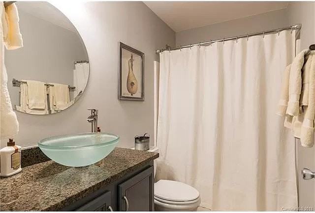 616 South Torrence Street - Photo 6 of 10