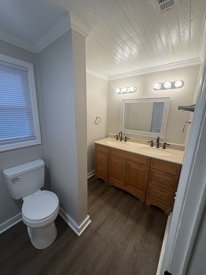 550 S Rountree St #NA - Photo 2 of 11