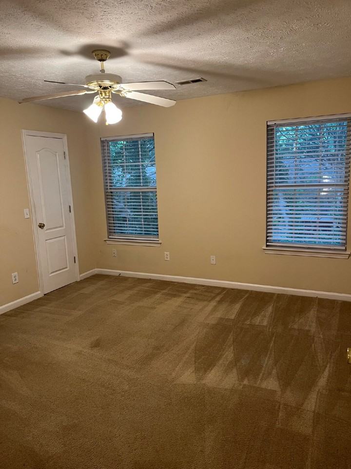 1513 Middleborough Ct - Photo 5 of 24