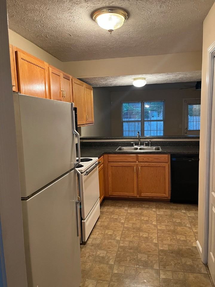 1513 Middleborough Ct - Photo 6 of 24