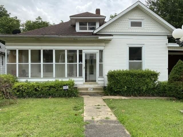 529 W Oak Ave - Photo 2 of 18