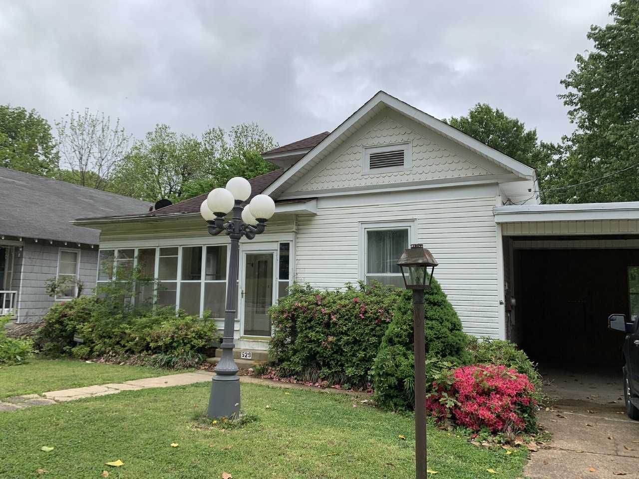 529 W Oak Ave - Photo 3 of 18