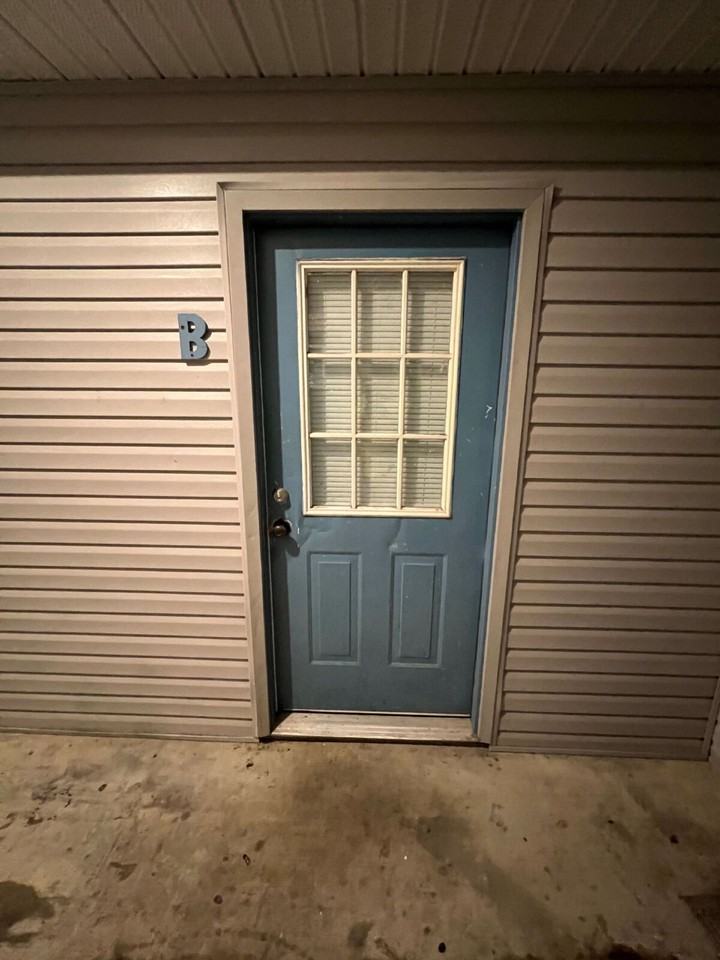 1115 W Jefferson Ave #B - Photo 2 of 10