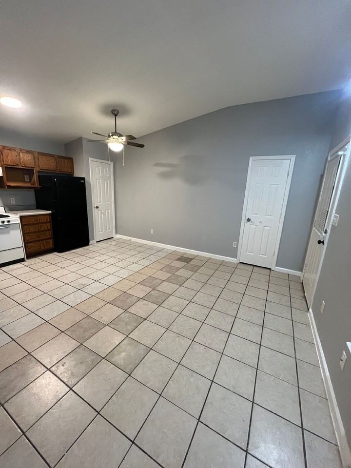 1115 W Jefferson Ave #B - Photo 4 of 10