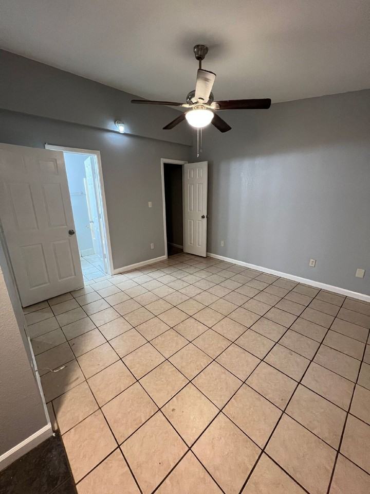 1115 W Jefferson Ave #B - Photo 5 of 10
