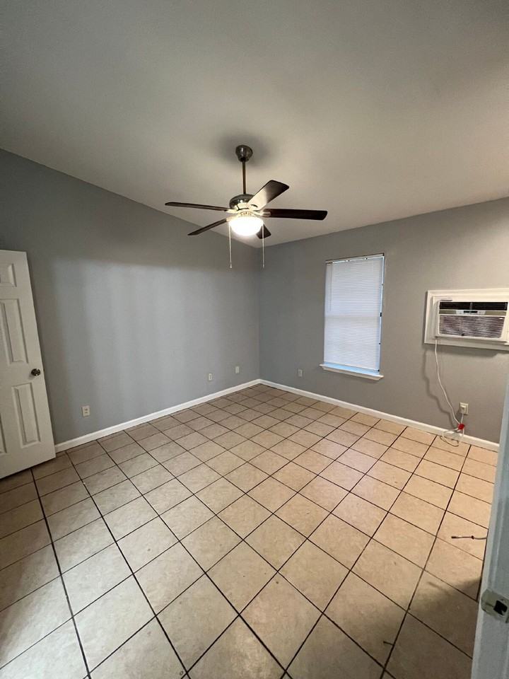 1115 W Jefferson Ave #B - Photo 7 of 10