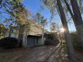 featured image of 803 Kelly Dr