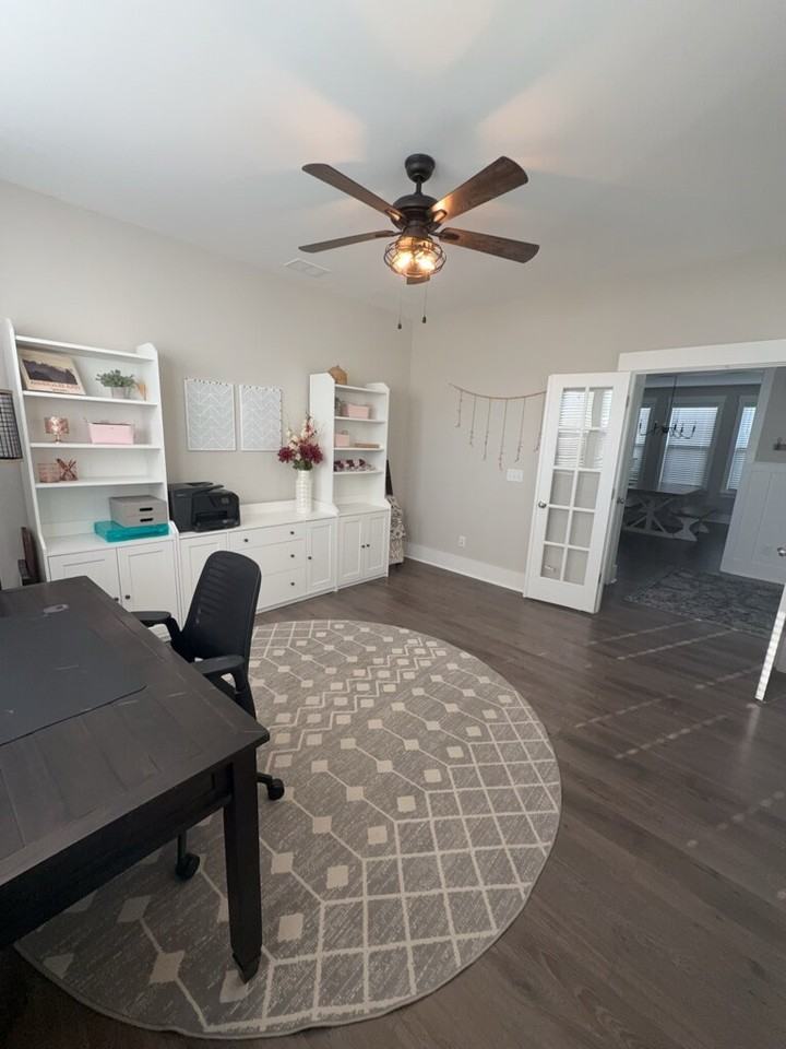 393 Oak Park St - Photo 4 of 35