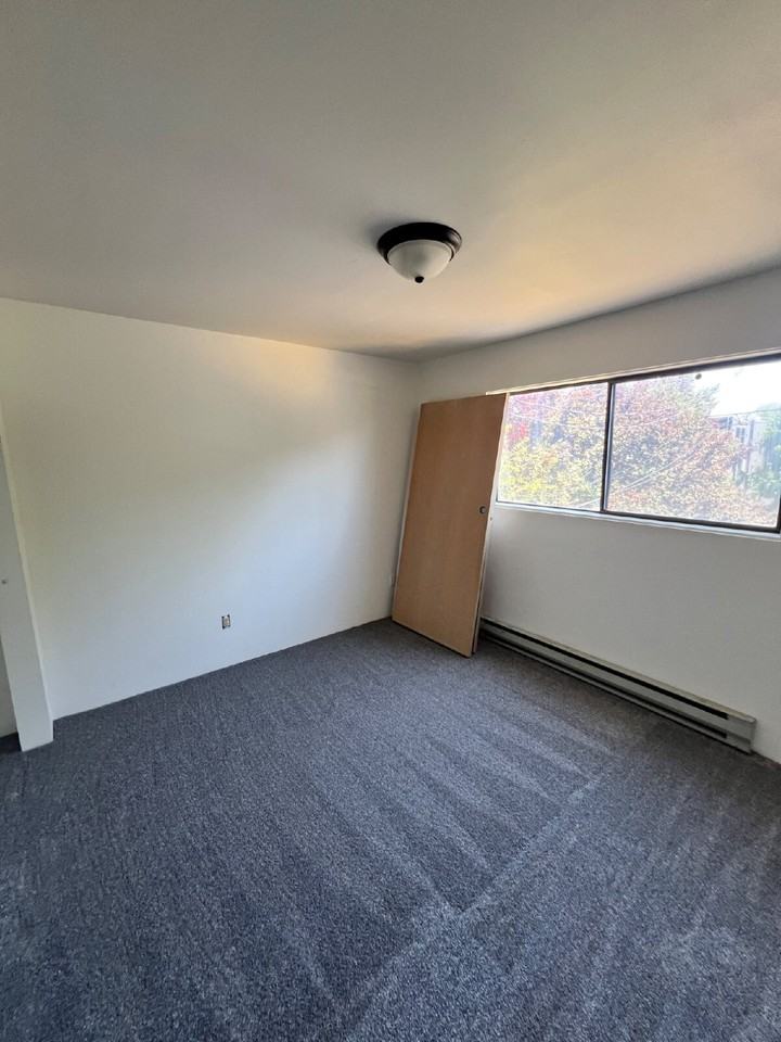 77 W 16th Ave - Photo 4 of 5